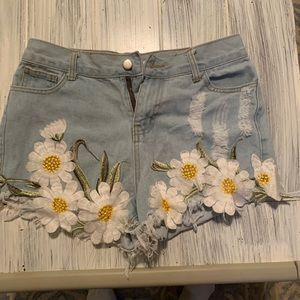 Gab hearts Kate embroidered flower jean shorts